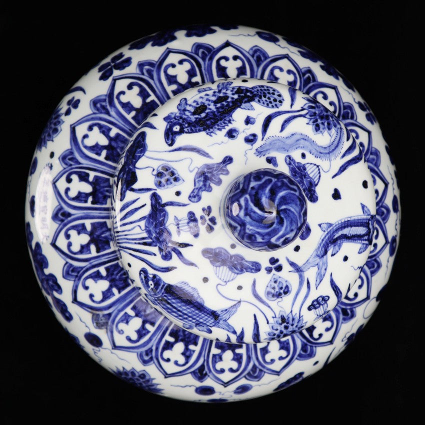 Ming Xuande Blue and White Jar with Fish and Aquatic Plants Design | 明宣德青花魚藻紋罐・珍藏