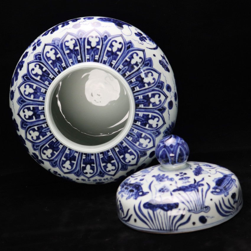 Ming Xuande Blue and White Jar with Fish and Aquatic Plants Design | 明宣德青花魚藻紋罐・珍藏