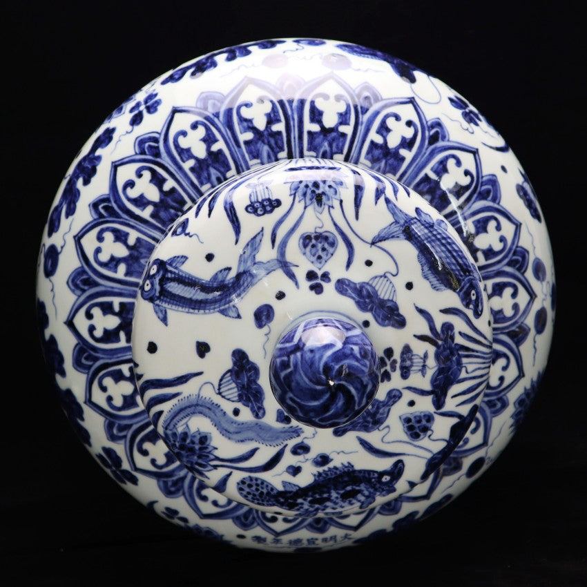 Ming Xuande Blue and White Jar with Fish and Aquatic Plants Design | 明宣德青花魚藻紋罐・珍藏