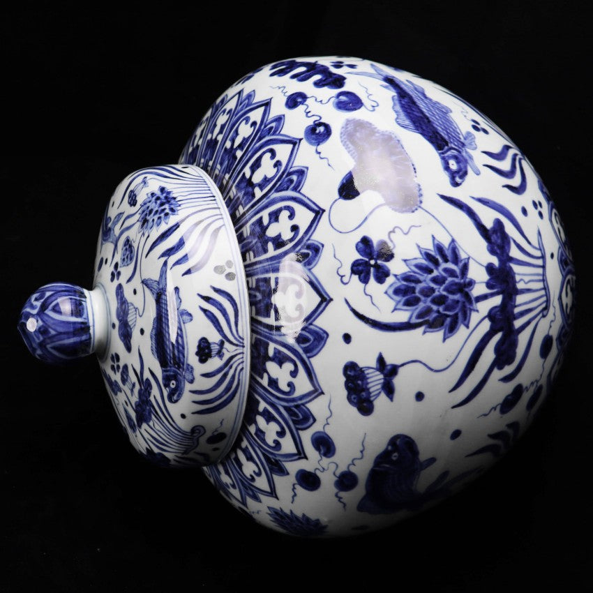 Ming Xuande Blue and White Jar with Fish and Aquatic Plants Design | 明宣德青花魚藻紋罐・珍藏