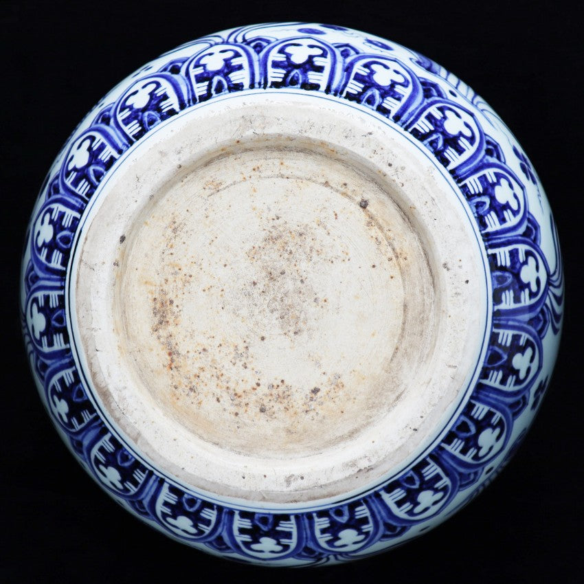 Ming Xuande Blue and White Jar with Fish and Aquatic Plants Design | 明宣德青花魚藻紋罐・珍藏