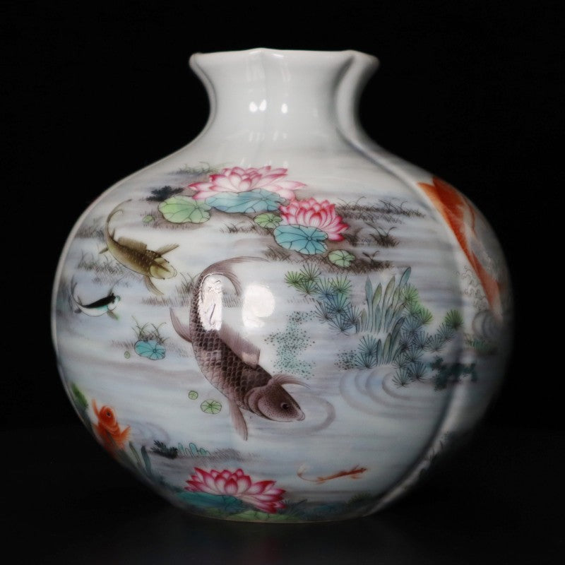Imitation of Qing Yongzheng Wucai Apple-Shaped Vase with Fish and Aquatic Plants Motif | 仿清雍正五彩魚藻紋蘋果尊