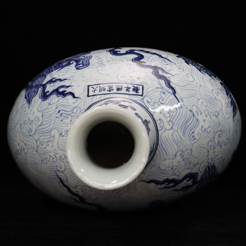 Ming Xuande Mark and Period Blue and White Globular Vase with Dragon Motif  | 明宣德年製青花龍紋天球瓶・珍藏