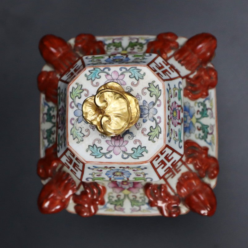 Qing Yongzheng Famille-Rose Gilt Covered Jar with Exotic Lotus Design | 清雍正粉彩鎏金番蓮紋蓋罐・珍藏
