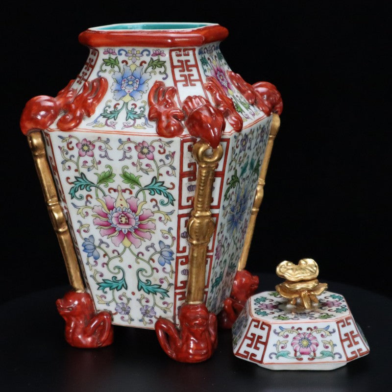 Qing Yongzheng Famille-Rose Gilt Covered Jar with Exotic Lotus Design | 清雍正粉彩鎏金番蓮紋蓋罐・珍藏