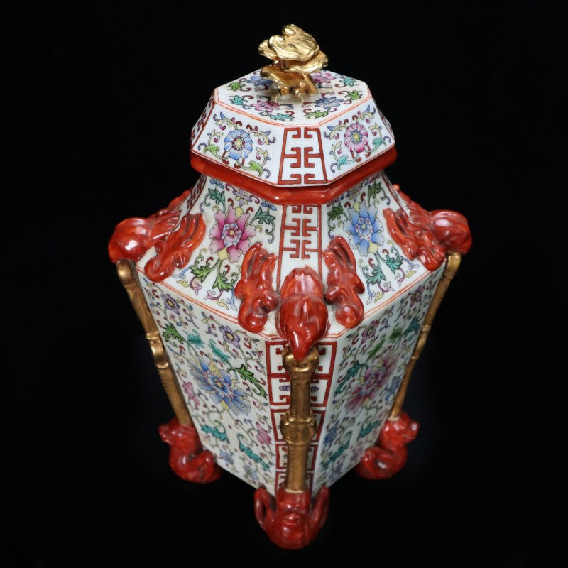 Qing Yongzheng Famille-Rose Gilt Covered Jar with Exotic Lotus Design | 清雍正粉彩鎏金番蓮紋蓋罐・珍藏