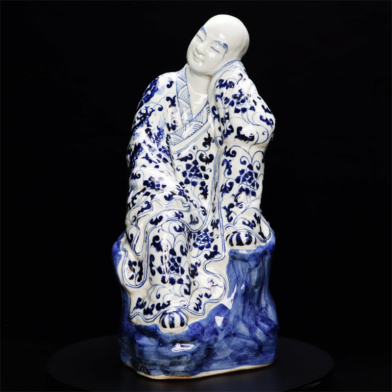 Ming Xuande Blue and Porcelain – Contemplative Arhat Figurine | 大明宣德青花瓷 – 沉思羅漢擺件・私藏