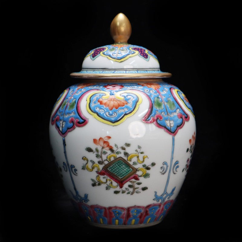 Qianlong Falangcai Gilt-Decorated Covered Jar with Floral and Antiquities Design | 清乾隆珐琅彩描金博古花卉圖蓋罐・珍藏
