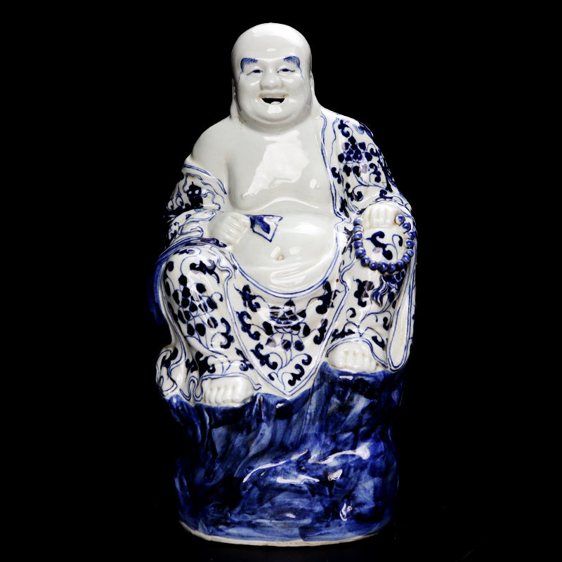 Ming Xuande Blue and Porcelain – Banana-leaf Arhat Figurine | 大明宣德青花瓷 – 芭蕉羅漢擺件・私藏
