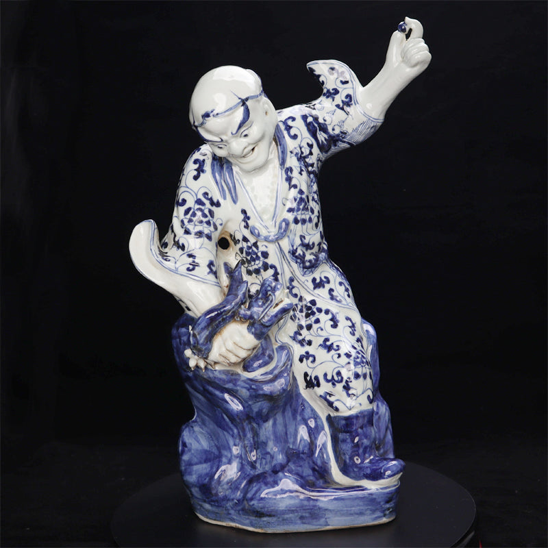 Ming Xuande Blue and Porcelain – Dragon-subduing Arhat Figurine | 大明宣德青花瓷 – 降龍羅漢擺件・私藏
