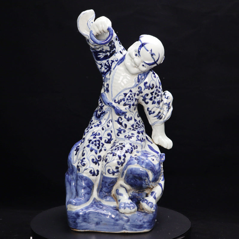 Ming Xuande Blue and Porcelain – Tiger-subduing Arhat Figurine | 大明宣德青花瓷 – 伏虎羅漢擺件・私藏