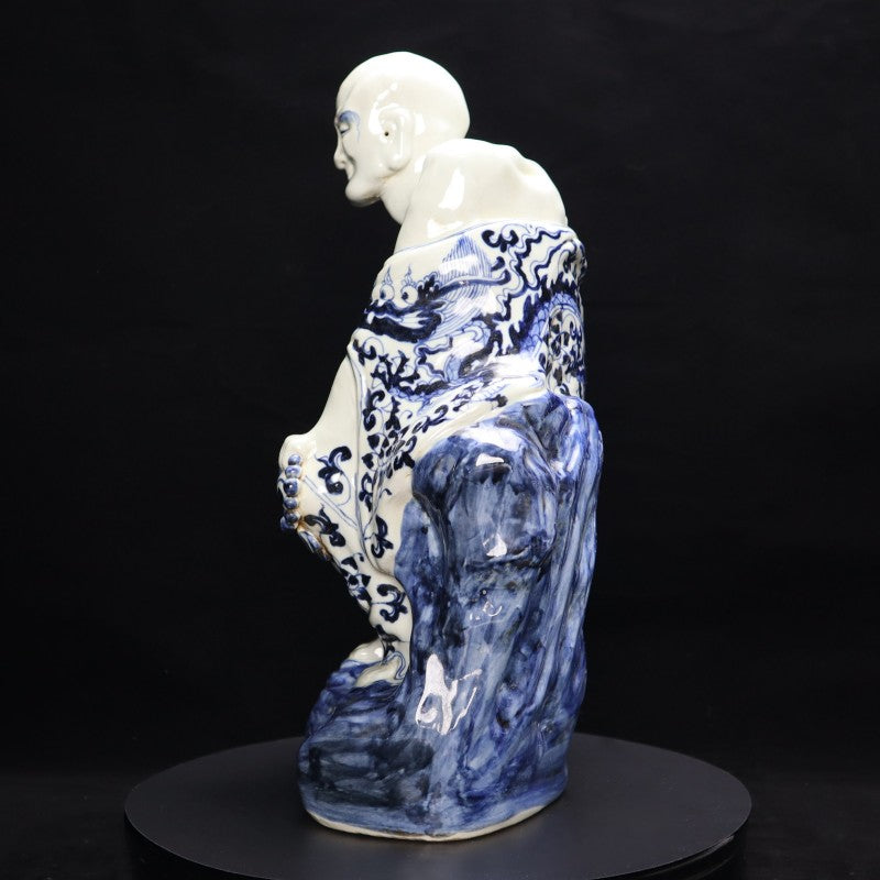 Ming Xuande Blue and Porcelain – Pagoda-bearing Arhat Figurine | 大明宣德青花瓷 – 托塔羅漢擺件・私藏