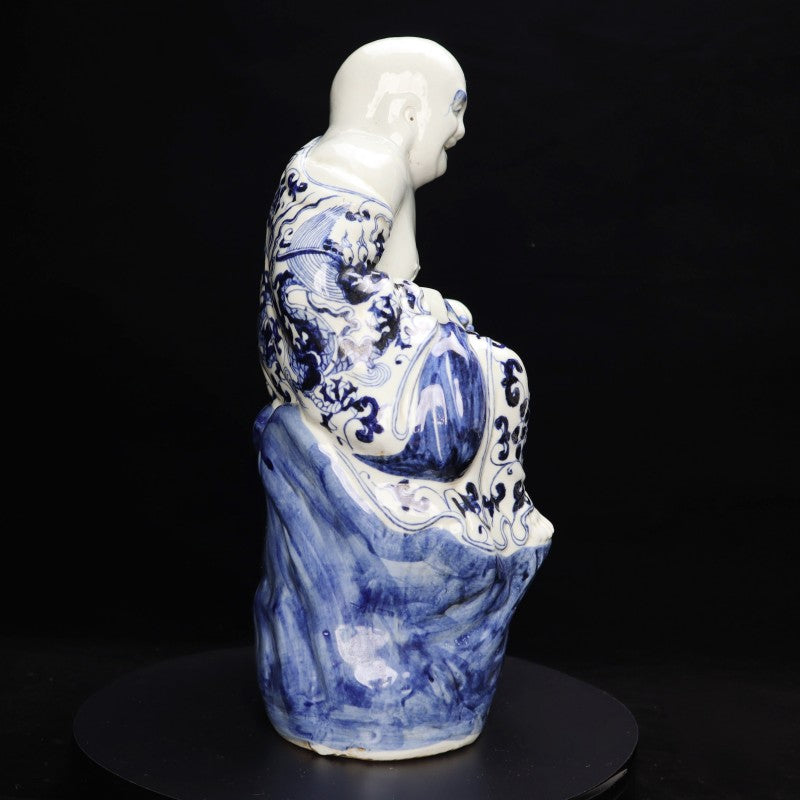 Ming Xuande Blue and Porcelain – Banana-leaf Arhat Figurine | 大明宣德青花瓷 – 芭蕉羅漢擺件・私藏
