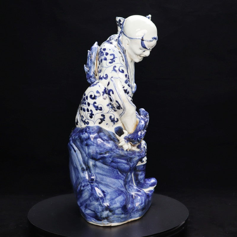 Ming Xuande Blue and Porcelain – Dragon-subduing Arhat Figurine | 大明宣德青花瓷 – 降龍羅漢擺件・私藏