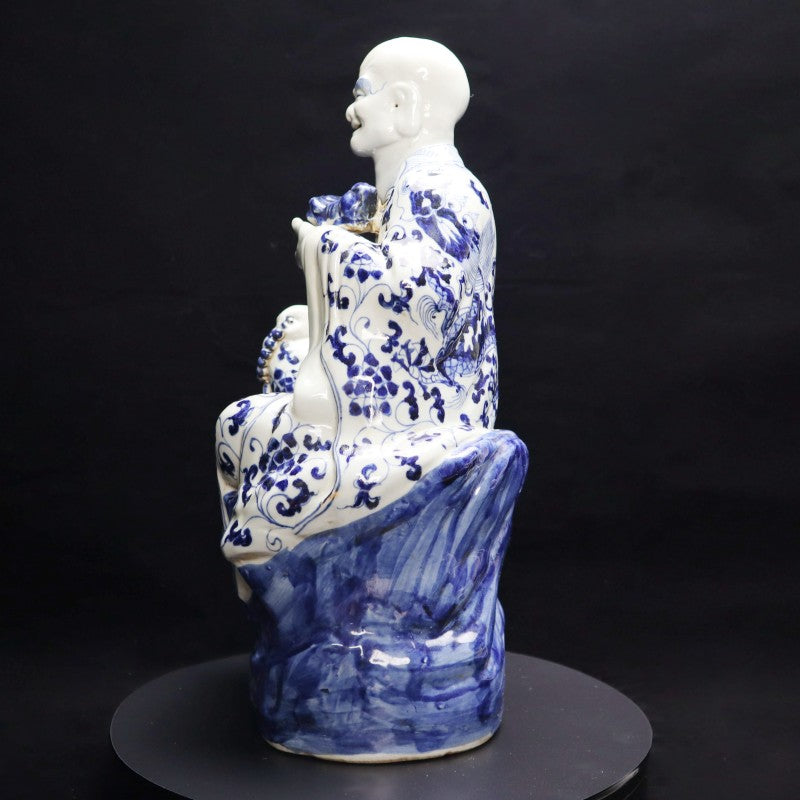 Ming Xuande Blue and Porcelain – Lion-smiling Arhat Figurine | 大明宣德青花瓷 – 笑獅羅漢擺件・私藏