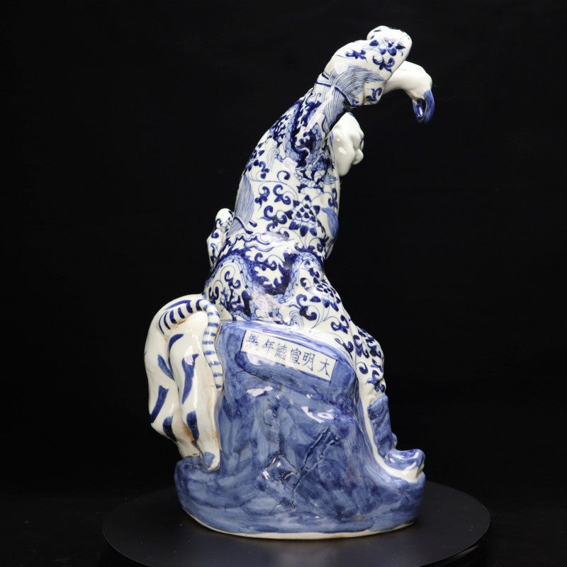 Ming Xuande Blue and Porcelain – Tiger-subduing Arhat Figurine | 大明宣德青花瓷 – 伏虎羅漢擺件・私藏