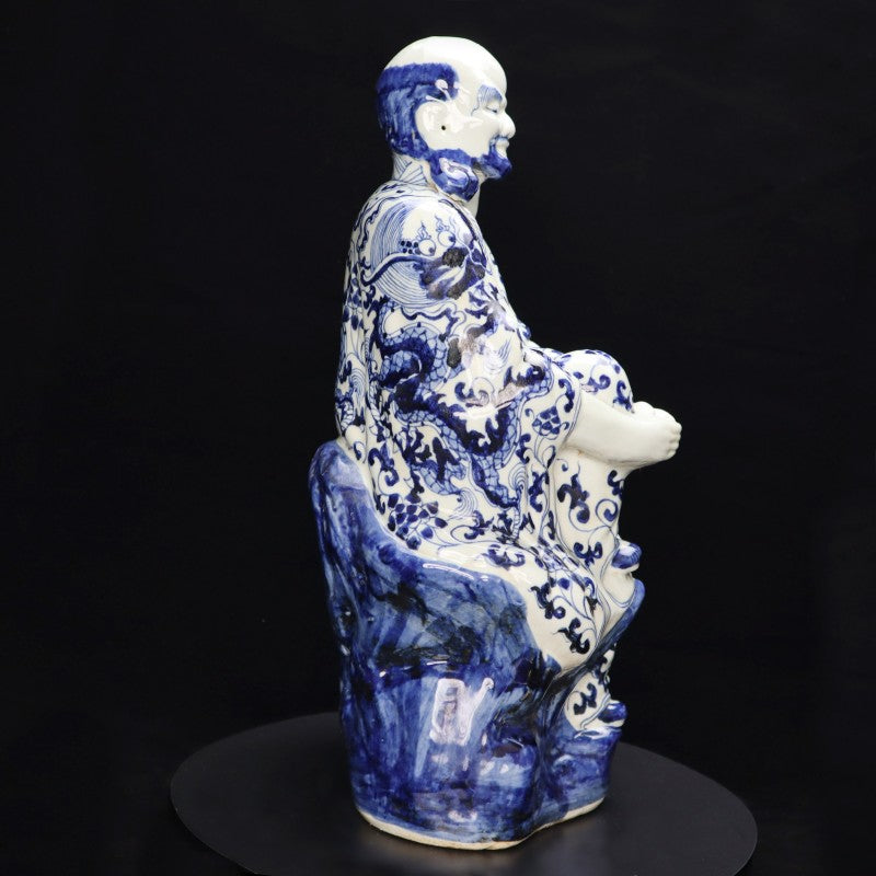 Ming Xuande Blue and Porcelain – Seated Deer Arhat Figurine | 大明宣德青花瓷 – 坐鹿羅漢擺件・私藏