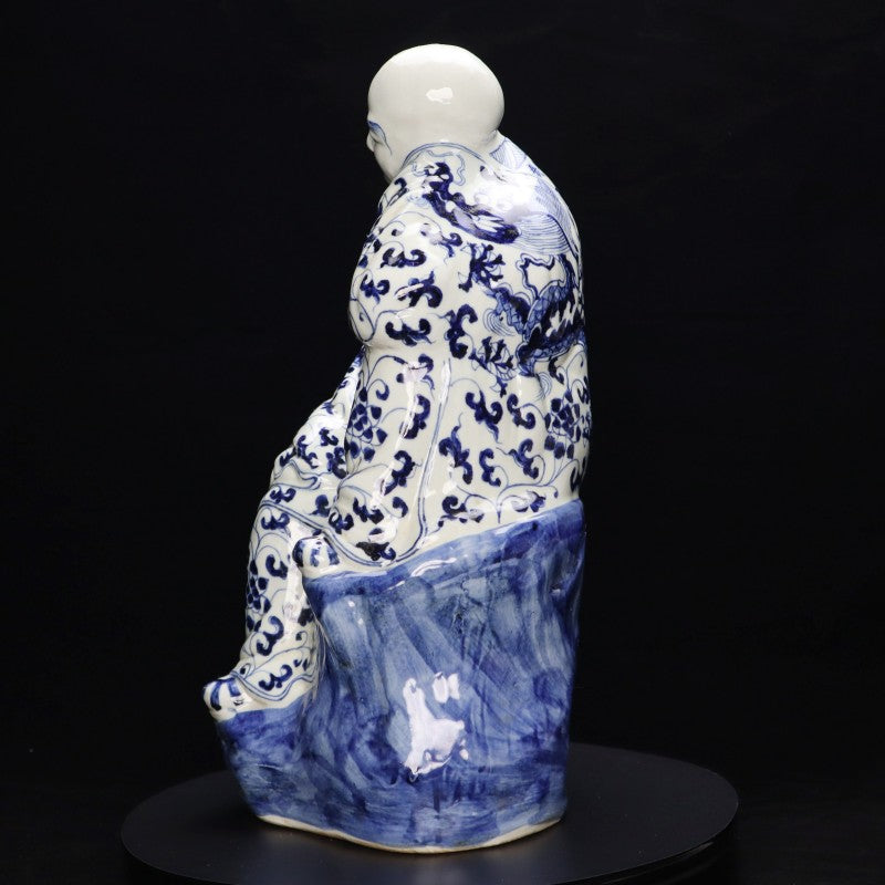 Ming Xuande Blue and Porcelain – Contemplative Arhat Figurine | 大明宣德青花瓷 – 沉思羅漢擺件・私藏