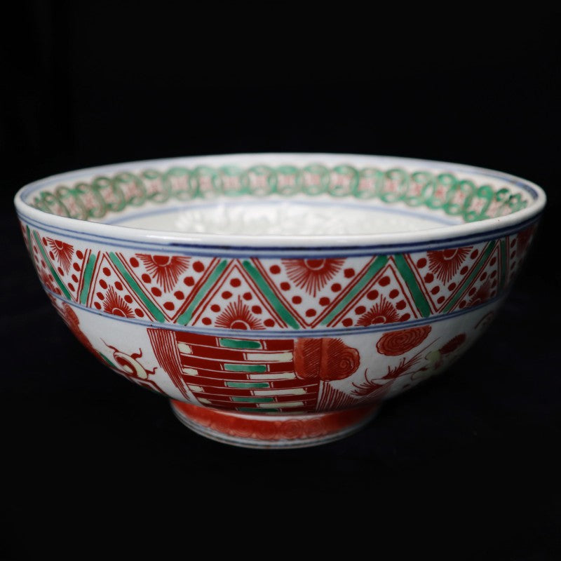 Ming Wanli Red and Green Overglaze Bowl with Figures, Narrative Scene and Dragon Motif ("Kongming" Bowl) | 明萬曆紅綠彩人物故事龍紋孔明碗