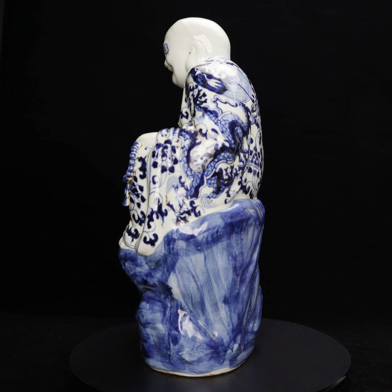 Ming Xuande Blue and Porcelain – Banana-leaf Arhat Figurine | 大明宣德青花瓷 – 芭蕉羅漢擺件・私藏