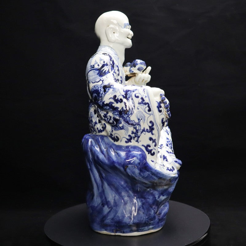 Ming Xuande Blue and Porcelain – Lion-smiling Arhat Figurine | 大明宣德青花瓷 – 笑獅羅漢擺件・私藏