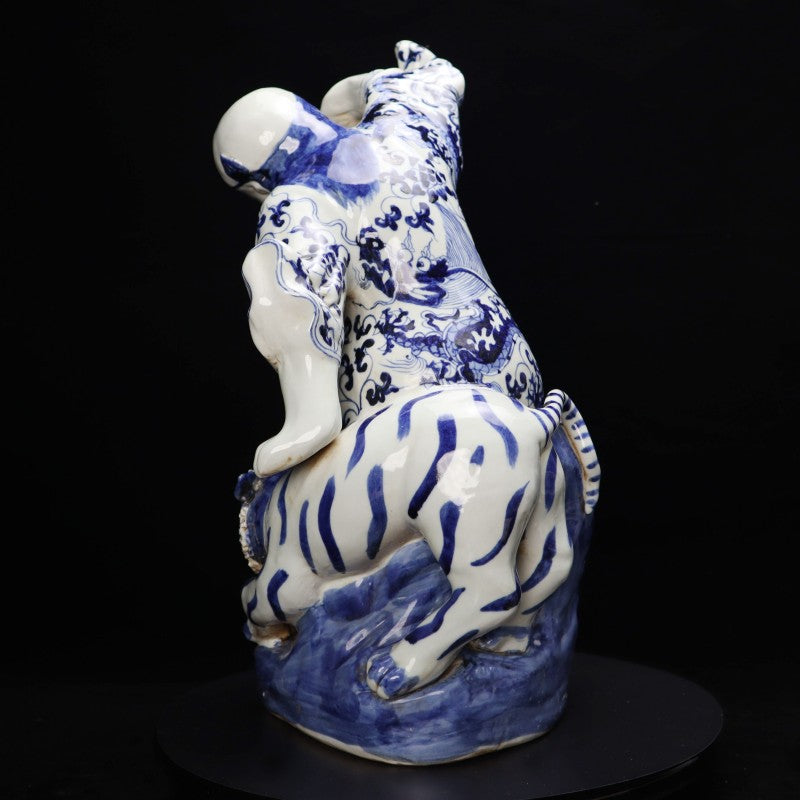 Ming Xuande Blue and Porcelain – Tiger-subduing Arhat Figurine | 大明宣德青花瓷 – 伏虎羅漢擺件・私藏