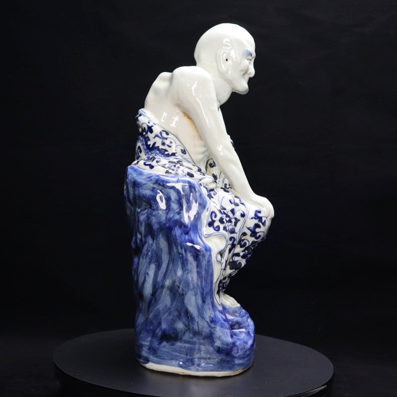 Ming Xuande Blue and Porcelain – Pagoda-bearing Arhat Figurine | 大明宣德青花瓷 – 托塔羅漢擺件・私藏