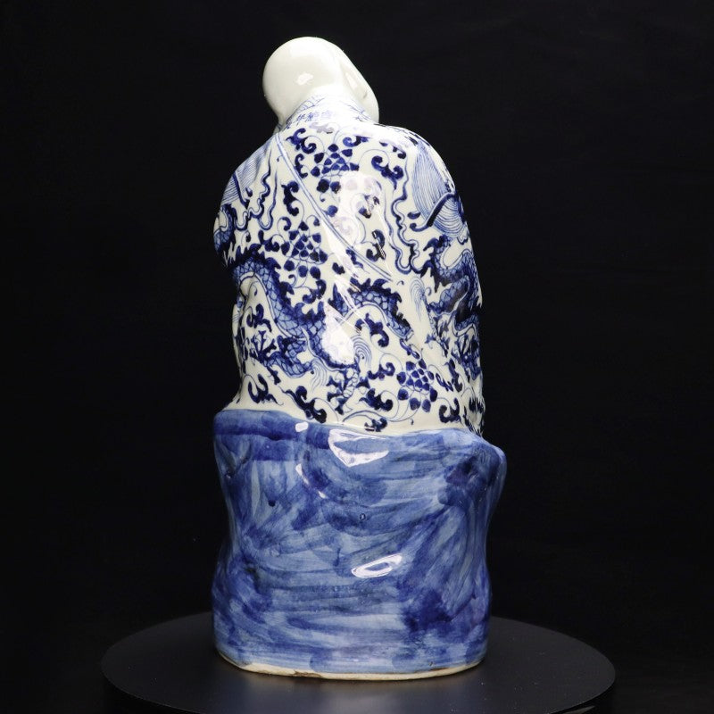 Ming Xuande Blue and Porcelain – Contemplative Arhat Figurine | 大明宣德青花瓷 – 沉思羅漢擺件・私藏