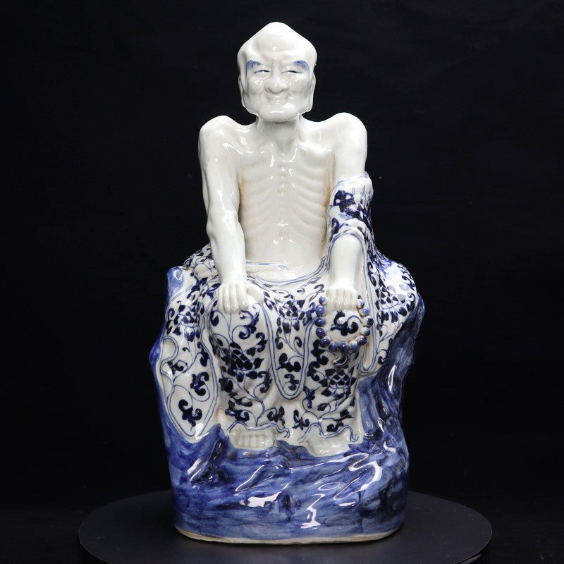 Ming Xuande Blue and Porcelain – Pagoda-bearing Arhat Figurine | 大明宣德青花瓷 – 托塔羅漢擺件・私藏