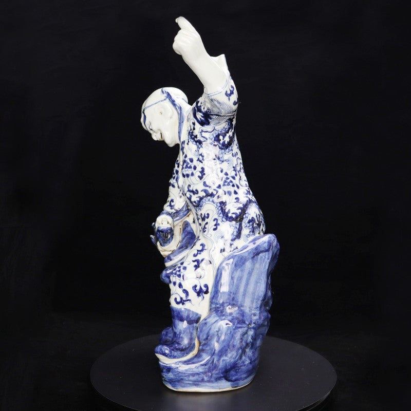 Ming Xuande Blue and Porcelain – Dragon-subduing Arhat Figurine | 大明宣德青花瓷 – 降龍羅漢擺件・私藏
