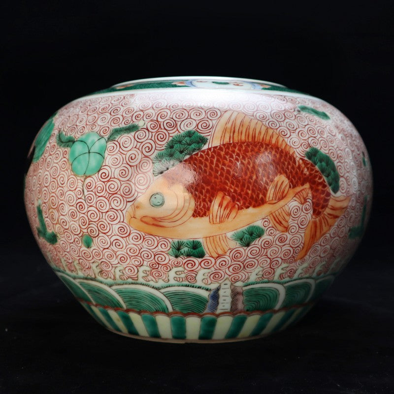 Ming Dynasty Wucai Large Jar with Fish and Aquatic Plants Motif | 明代五彩魚藻紋大罐・珍藏