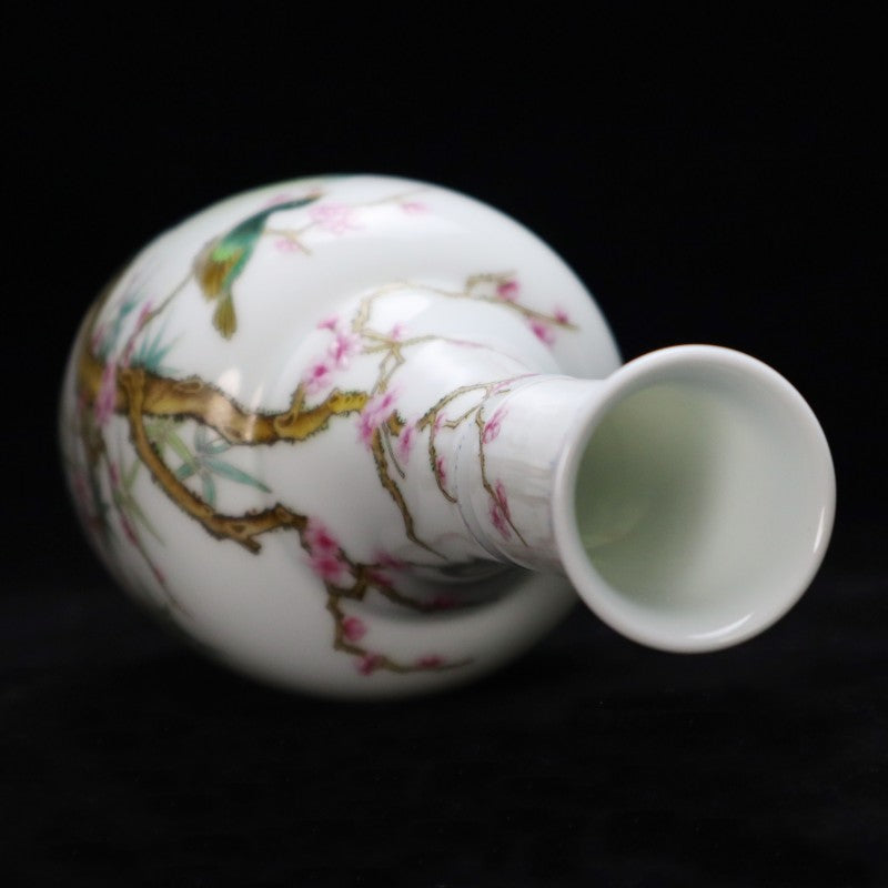 Qing Yongzheng Famille-Rose Vase for Appreciation with Floral and Bird Design | 清雍正粉彩花鳥圖紋賞瓶
