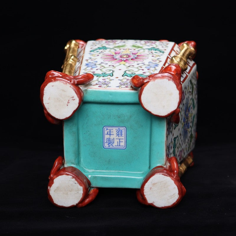 Qing Yongzheng Famille-Rose Gilt Covered Jar with Exotic Lotus Motif  | 清雍正粉彩鎏金番蓮紋蓋罐・珍藏