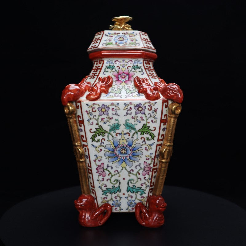 Qing Yongzheng Famille-Rose Gilt Covered Jar with Exotic Lotus Motif  | 清雍正粉彩鎏金番蓮紋蓋罐・珍藏