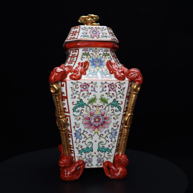 Qing Yongzheng Famille-Rose Gilt Covered Jar with Exotic Lotus Motif  | 清雍正粉彩鎏金番蓮紋蓋罐・珍藏
