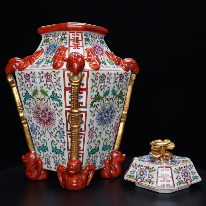 Qing Yongzheng Famille-Rose Gilt Covered Jar with Exotic Lotus Motif  | 清雍正粉彩鎏金番蓮紋蓋罐・珍藏
