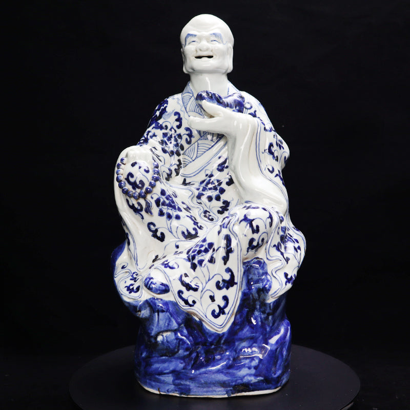 Ming Xuande Blue and Porcelain – Lion-smiling Arhat Figurine | 大明宣德青花瓷 – 笑獅羅漢擺件・私藏