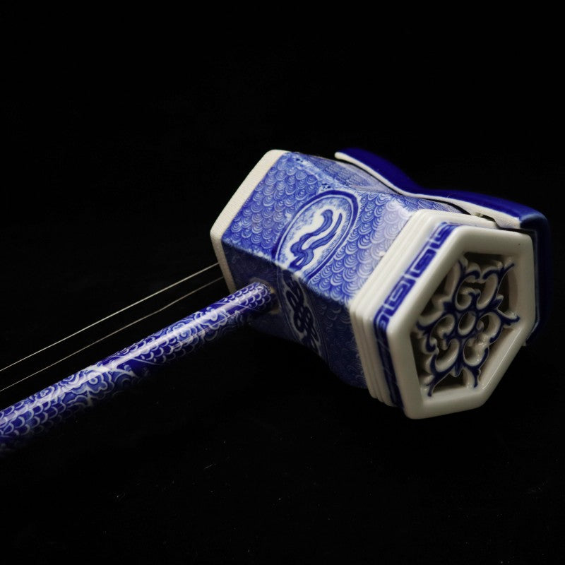 Qianlong Blue and White Erhu with Dragon Motif | 清乾隆青花龍紋二胡・珍藏