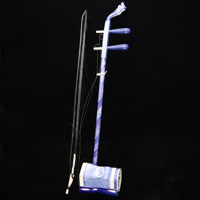 Qianlong Blue and White Erhu with Dragon Motif | 清乾隆青花龍紋二胡・珍藏