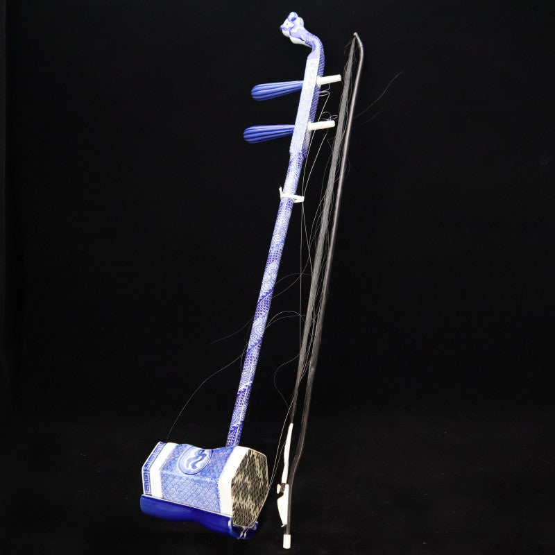 Qianlong Blue and White Erhu with Dragon Motif | 清乾隆青花龍紋二胡・珍藏