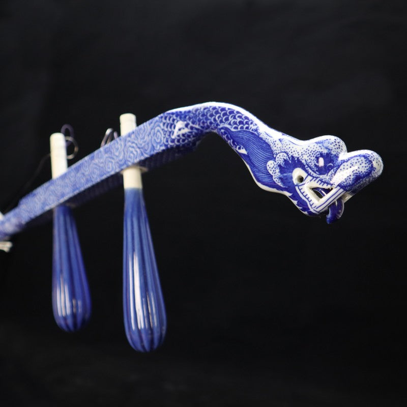 Qianlong Blue and White Erhu with Dragon Motif | 清乾隆青花龍紋二胡・珍藏