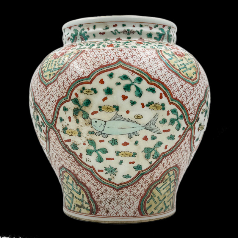 Qing Kangxi Wucai Jar with Fish and Aquatic Plants Design|清康熙五彩魚藻紋罐・珍藏