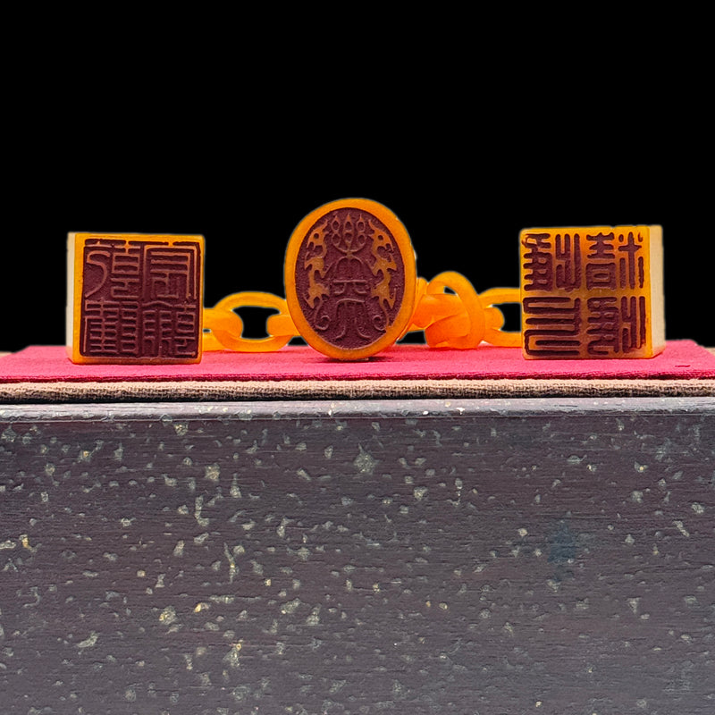 Qing Qianlong Tianhuang Triple-Linked Seals|清乾隆田黃三聯壐・珍藏