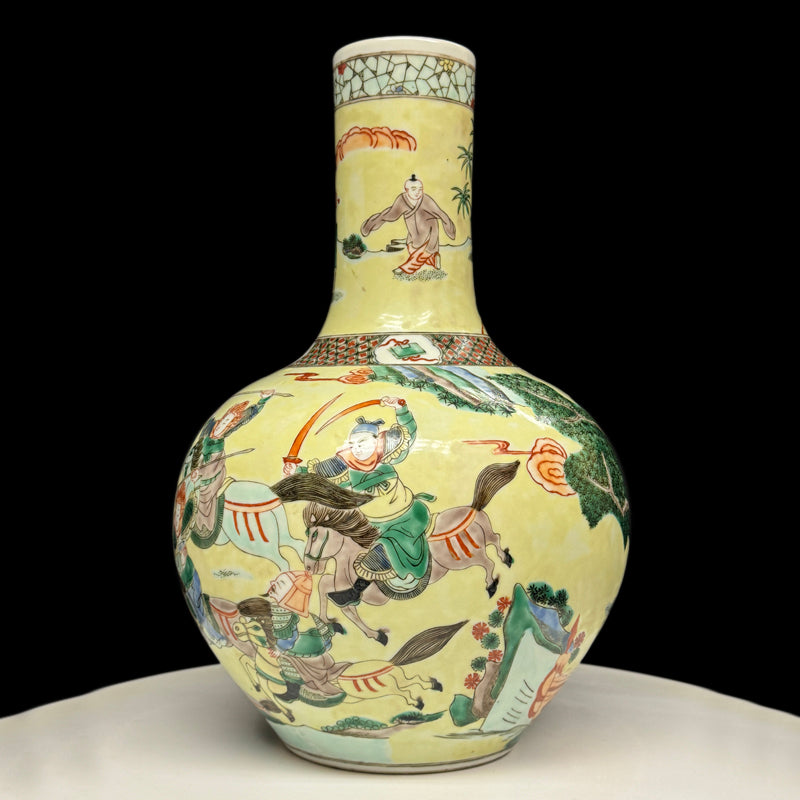 Qing Dynasty Kangxi Famille-Rose Tianqiuping with Figures|清康熙粉彩人物天球瓶・珍藏