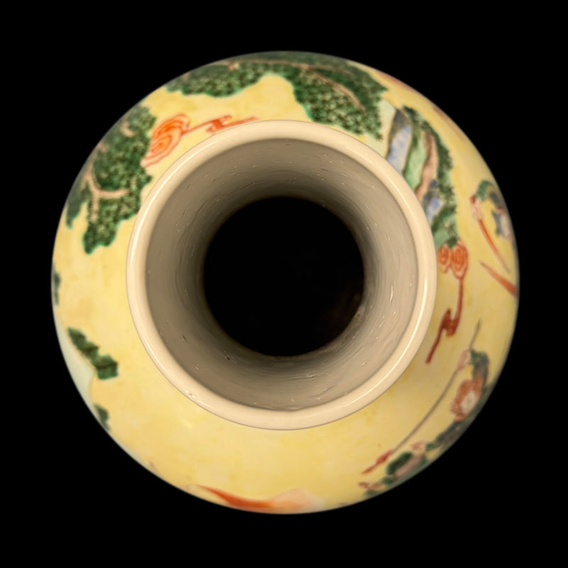 Qing Dynasty Kangxi Famille-Rose Tianqiuping with Figures|清康熙粉彩人物天球瓶・珍藏