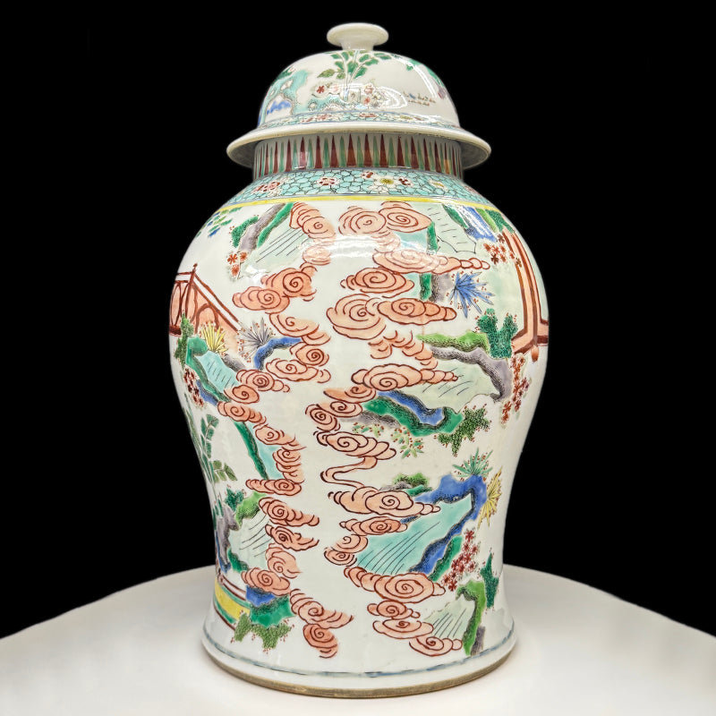 Qing Dynasty Kangxi Famille-Rose Tianqiuping with Figures|清康熙粉彩人物天球瓶・珍藏