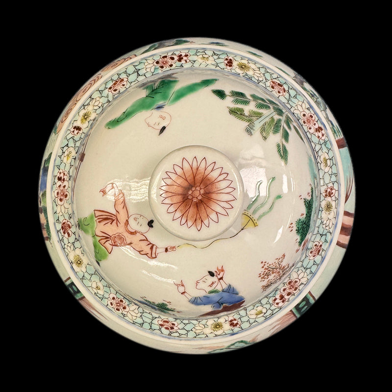 Qing Dynasty Kangxi Famille-Rose Tianqiuping with Figures|清康熙粉彩人物天球瓶・珍藏