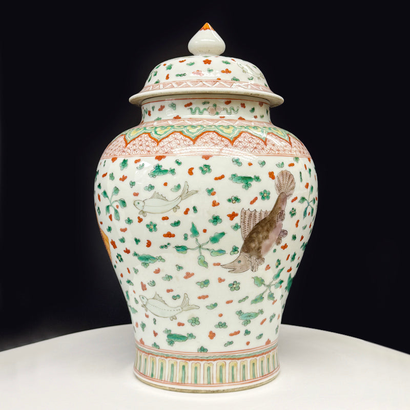 Qing Dynasty Kangxi Wucai Covered Jar with Fish and Waterweed Motif|清康熙五彩魚藻紋蓋罐・珍藏