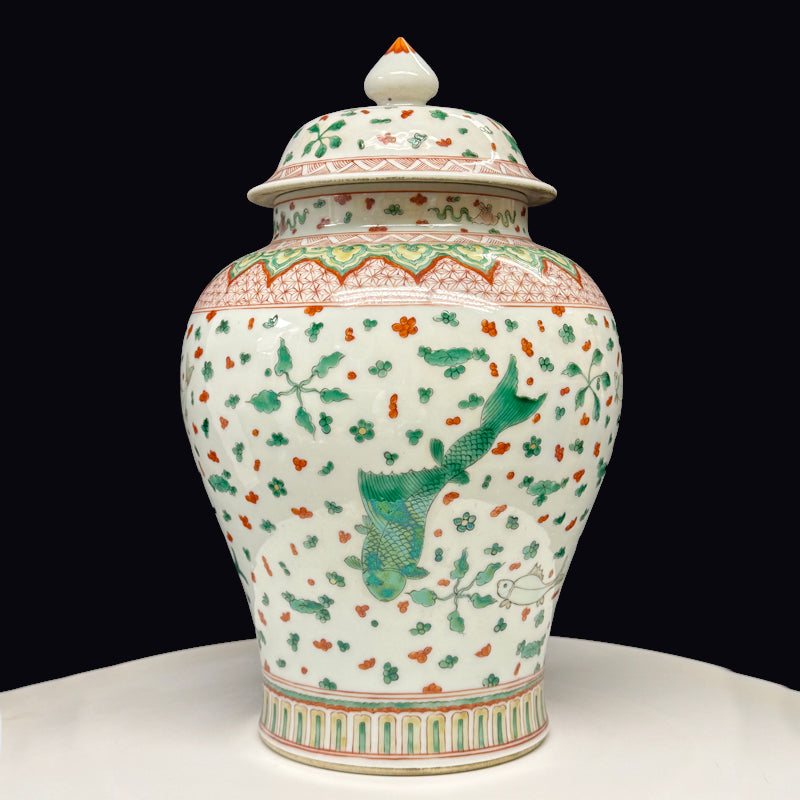 Qing Dynasty Kangxi Wucai Covered Jar with Fish and Waterweed Motif|清康熙五彩魚藻紋蓋罐・珍藏