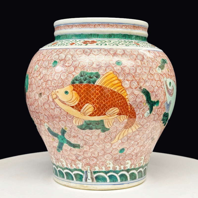 Kangxi Period Wucai Jar with Fish and Aquatic Plants|清康熙五彩魚藻罐・珍藏